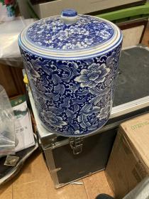 青花瓷筒罐