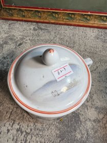 567瓷，新粉彩，70年代手绘山水茶杯，底小飞皮y