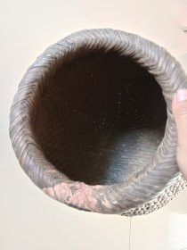 手工藤编老勾斗 米斗 身子一处残洞老补图六图九。高37，外直径24内口径18