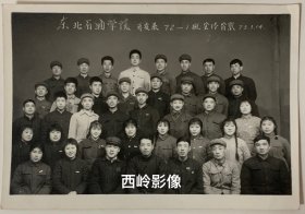 【老照片】东北石油学院开发系72-1班全体同学 1973年3月（背面有具体名单） — 校系简史：学校源于清华大学石油炼制系，学校前身东北石油学院创建于1960年5月，1975年7月更名为大庆石油学院，2010年4月正式更名为东北石油大学。另，石油开发系创建于1960年，已故国际著名学者、国内石油界元老周世尧教授担任首届系主任，该系现为石油工程学院。