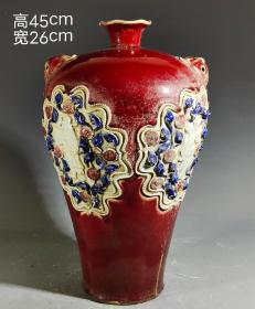 美品·精工细作满工红釉青花釉里红刻瓷捏花浮雕兽耳梅瓶