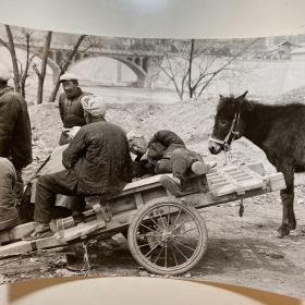 《中国摄影》旧藏80年代影像——佚名《驴 架子车 老人》，18*15公分H1031