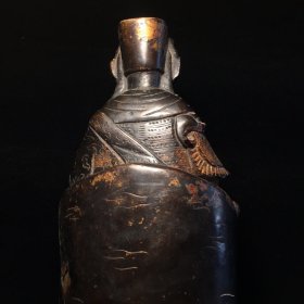 纯铜佛像，高28厘米，宽17厘米，重3310克，