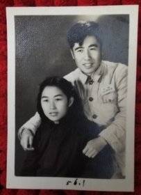 1956年军人夫妻二人合影老照片