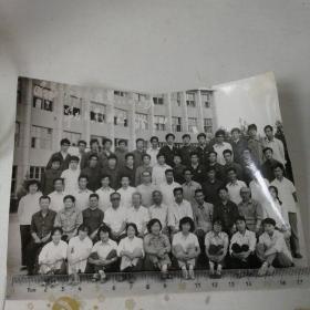 老照片：昭蒙师专毕业合影留念1982