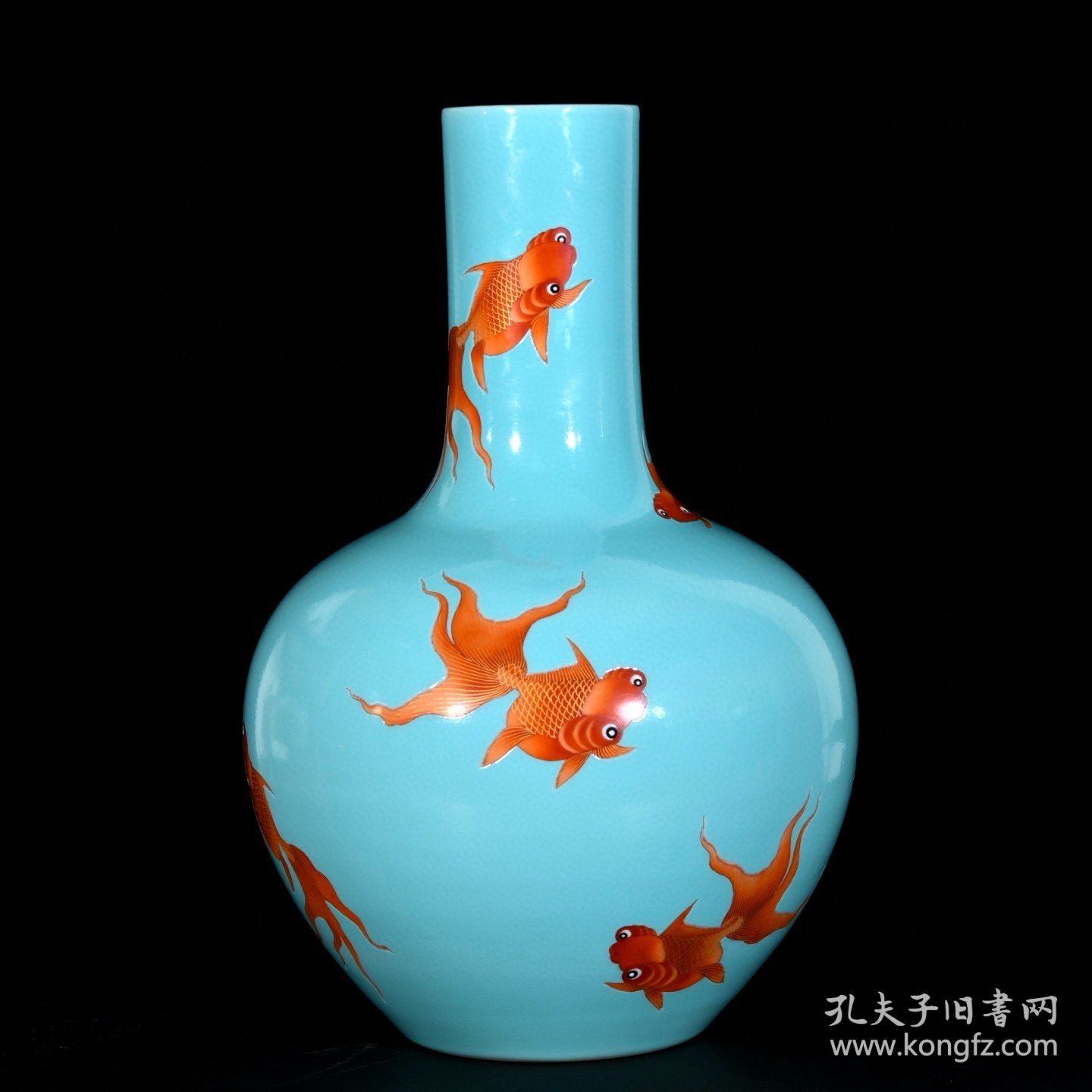 清慎德堂松石绿矾红描金金玉满堂纹天球瓶；37x25厘米