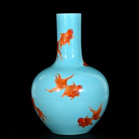 清慎德堂松石绿矾红描金金玉满堂纹天球瓶；37x25厘米