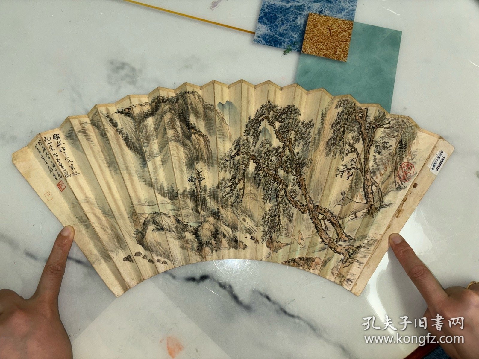 上海文物公司旧藏晚清民国时期吴中著名山水画家袁培基山水沙孟海老师钱罕书法无骨成扇52*18 培基 （1870年-1943年），字幼辛，号雪庵居士、雪庵叟。吴县人，居木渎下沙塘，是民国时期吴中的山水画家。 袁培基生于书香门第，其父为清末秀才，家藏古籍甚多，培基自小有苦读精神，常在古书堆中寻觅笔记小说、诗词画册、终夜阅读不倦。喜唐诗，15岁能背诵200余首；又喜丹青，见画片就涂抹点染。最初，因