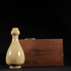 旧藏宋哥窑蒜头瓶