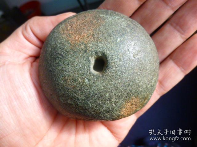 高年份石器稀少，品相完好，无裂无纹，直径7.3cm.图5678为图三的下右左上图片，包老保真大开门。