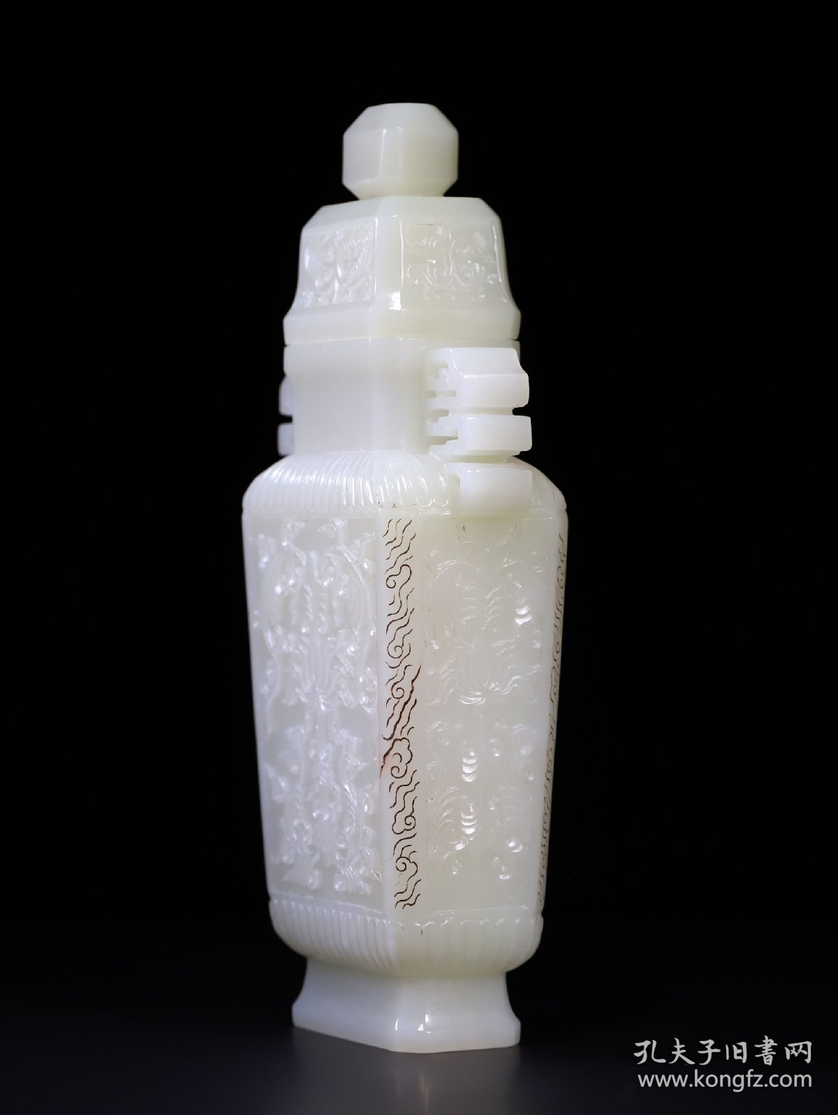 和田玉花卉瓶高21厘米.宽9.3厘米.厚4.6厘米.重568克