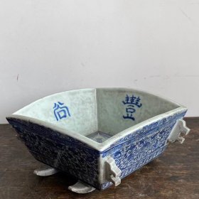 青花缠枝莲·五谷丰登瓷斗 斗底画福禄寿，保存完整无伤残，做工规整，比较少见，寓意吉祥，尺寸如图！！