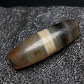 旧藏 多线天珠 尺寸 4.7×1.6厘米，重 16.6克