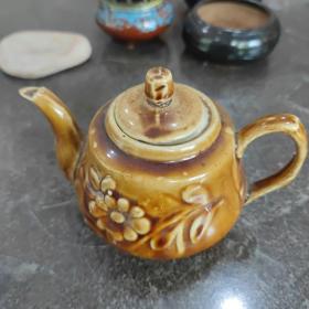 酱釉花卉茶壶