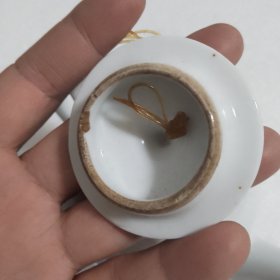 手绘图案的景德镇瓷壶（有使有过的痕迹，壶盖内边稍有旧瑕疵如图）