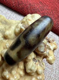 藏传 爆老 九眼老天珠 包浆老道 皮壳熟润 氧化清晰 38*14MM