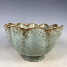 收藏品！宋官窑汝窑天青釉莲花口型赏碗，尺寸高10厘米，口径17厘米，