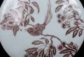 明宣德釉里红花鸟纹扁瓶 25x21厘米