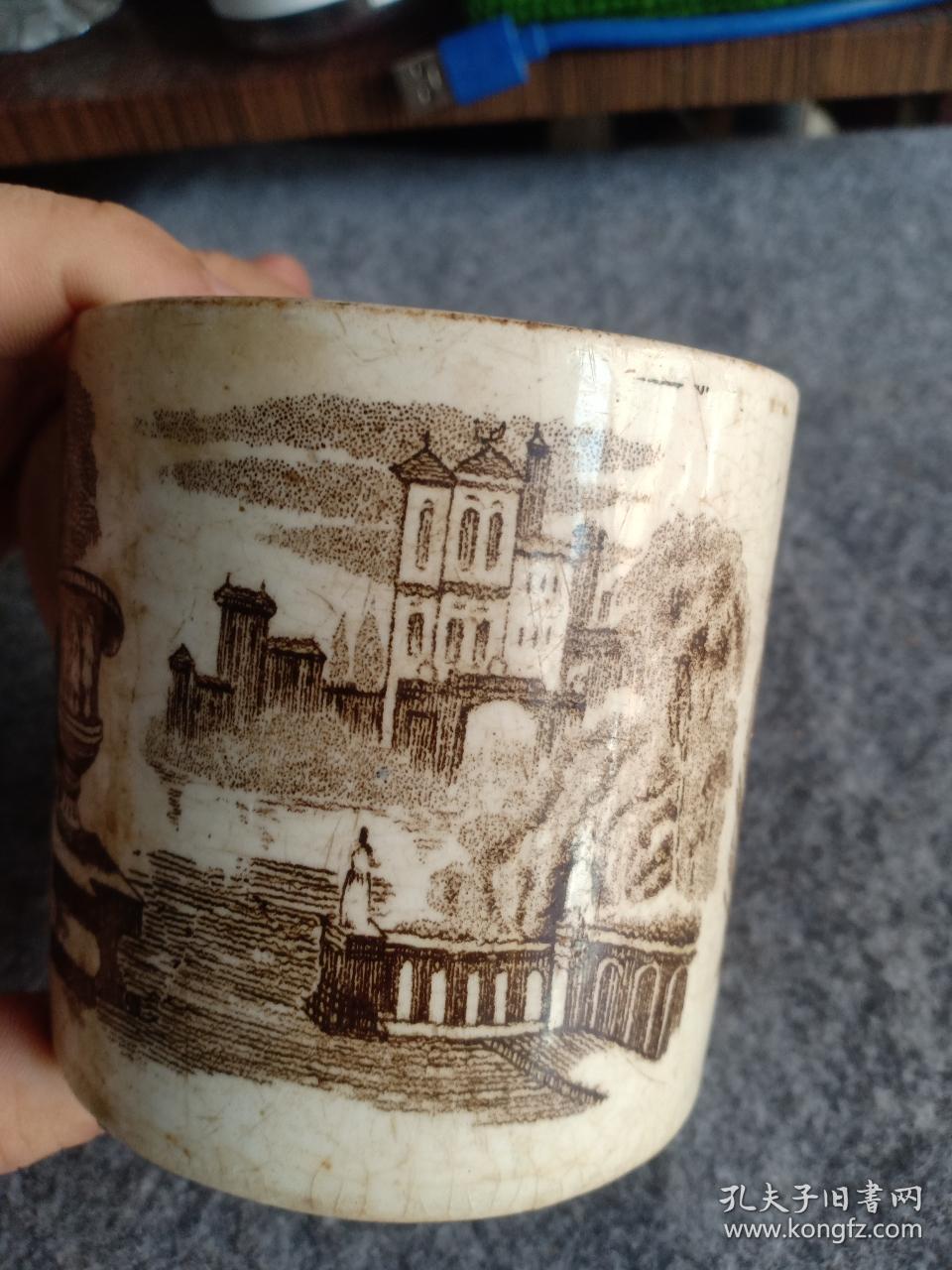 民国左右 外国定制瓷制大茶杯，外国城堡图案，8.4*12*8.1cm