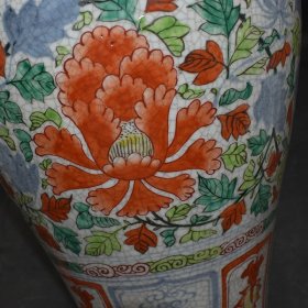 青花手绘红绿彩缠枝莲纹大号梅瓶