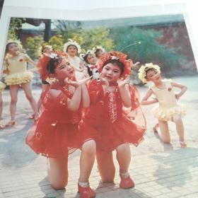 4开1979年年历画，可爱的孩子们。