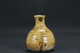 金代长沙窑黄釉点彩瓶，大开门的东西，全品相釉色好，好东西不多介绍，包老保真，看好下单，谢谢
