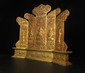 旧藏铜鎏金纯手工錾刻佛像屏风
高65厘米   长69厘米   宽10厘米   重11760克