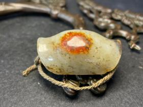 和田玉龟壳，长寿之意，雕刻精美流畅，黑皮白肉，玉质油润，包浆醇厚，美观大方。尺寸45×26×23mm重39g