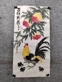 【得自画家本人，渠道可靠，保真交流】杨东声老师写意鸡寿桃，三尺整张，杨东声，字本农，号金山居士，1973年生，1993年毕业于上海美术学院，师从著名海派画家梅若先生，现为安徽省美协会员，擅写意花鸟，国画《双鸡图》《百鸡图》曾在2006纪念*人逝世30周年全国书画大赛第五名