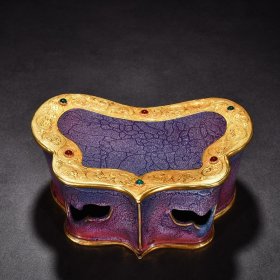 宋钧窑玫瑰紫釉鸡心枕重和款（錾刻鎏金镶嵌宝石） 高10.5厘米 宽24厘米