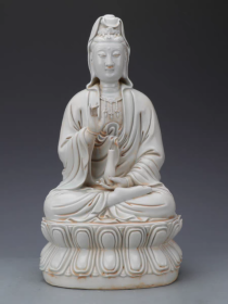 德化瓷白釉坐莲观音像