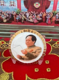 毛主席像章。