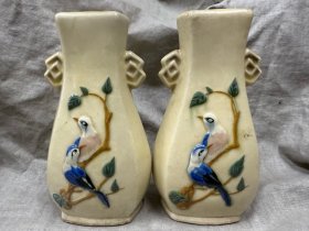 喜鹊登梅贴花堆塑花尊形花瓶2个