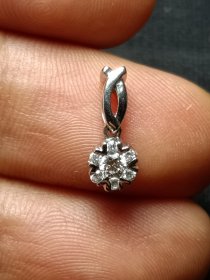 18k金镶嵌钻石吊坠纯天然钻石镶嵌印记Au750和印记D0.15ct