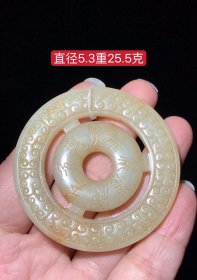 和田玉挂件，玉质细腻，包浆厚重，沁色入骨，雕工精细，品相完美，细节如图！