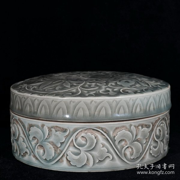 晋唐古越窑秘色青瓷刻花缠枝莲鹅鹅鹅捧盒 高10径20厘米2