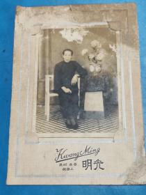 民国时期香港旺角上海街光明照片：老妇人（含帖板）