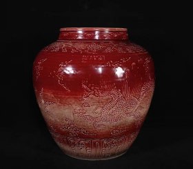 元代胭脂红龙纹刻花粥罐，1500