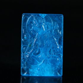 完美高冰翡翠蓝水海蓝宝精工雕刻【观音牌】 规格：52*31*7mm 水头足，质地细腻纯净无瑕疵，颜色为纯正、明亮、浓郁、非常漂亮。
