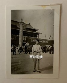 【老照片】1960年代初在北京天安门前留影的青年知识分子 —— 『北京俄语学院刘新善旧藏』