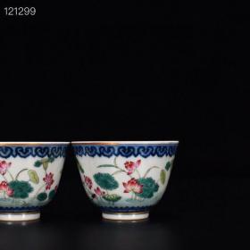 清乾隆青花粉彩描金荷花鸬鹚纹杯