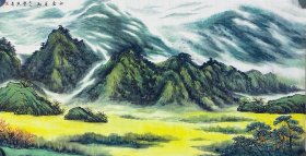 山水画，江南春雨，有种草原的风光，宝地生金的感觉，颜色很治愈，半工半写意，皴法点染，纯手绘，假一赔万，正面一幅画，背面一幅画，都是本人精心收藏的，辽宁省美协刘志伟老师的原创大作，笔名儒樵，实际画的比照片拍出来要漂亮的多，笔法苍劲有力，浓淡干湿焦，行云流水。1.8米×90的，大六尺的，家里客厅，卧室，书房都可悬挂，非常大气，家中有字画，必是富贵家，要想人前显贵，必得花开富贵，闭眼入，真的特别好看。
