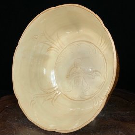 宋定窑刻童子纹葵口碗，高8直径18.5cm，