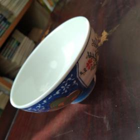 日本回流清秀窑葵口花碗，口径11.5公分，高5.5公分。