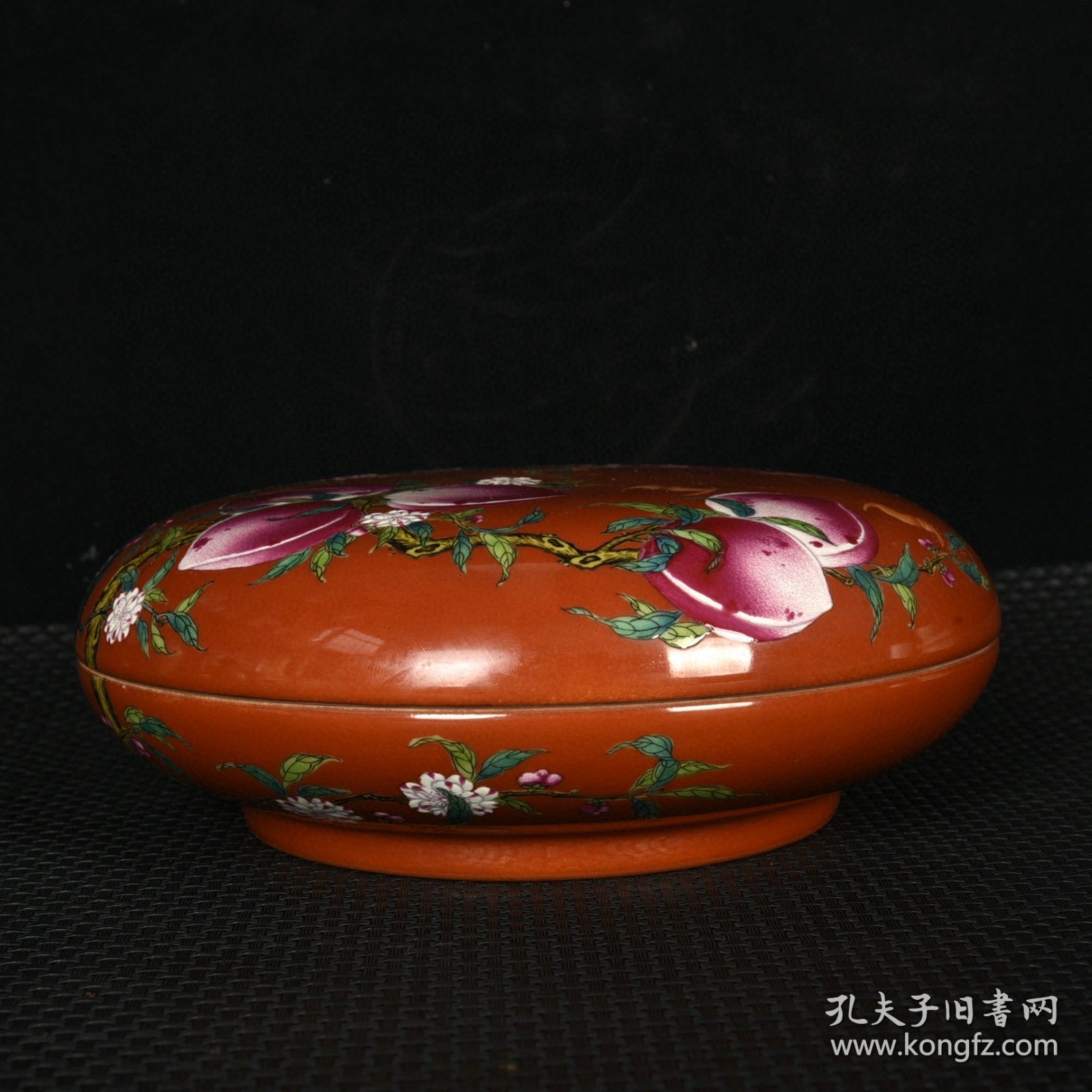 清嘉庆珊瑚红釉珐琅彩五福九桃纹粉盒 高7.5厘米 直径20.2厘米