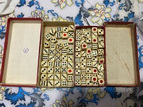 民国骰子两盒 左面盒子里80一对 右面盒子里60一对-加邮费