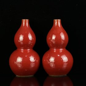 珊瑚红釉开片葫芦瓶。