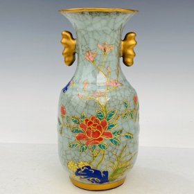 官瓷描金加彩花瓶，高25.5厘米，直径11.5厘米