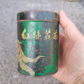 老茶叶罐铁皮茶叶筒茶道茶具茶文化，筒身写有“红绿花茶”四字，还有金鱼图案，朴素清新，包浆自然，品相较好，喜欢拍去。不常在线，有任何问题欢迎垂询13965407316.谢谢！