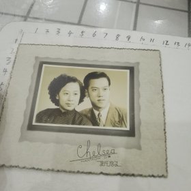 民国夫妻合影照/底板9.3×11.6cm